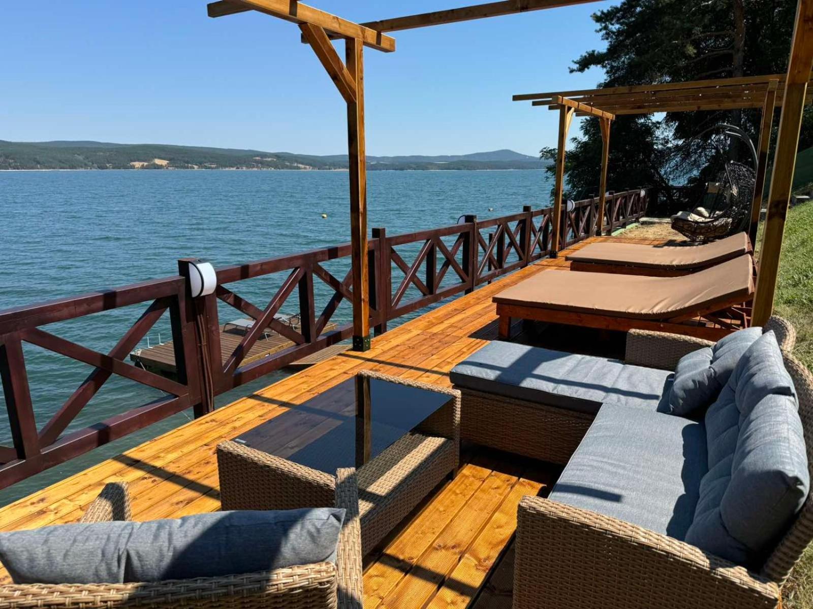 Villa Iskar Lake Residence By Bookvillabg Shtarkelovo Gnezdo Екстериор снимка