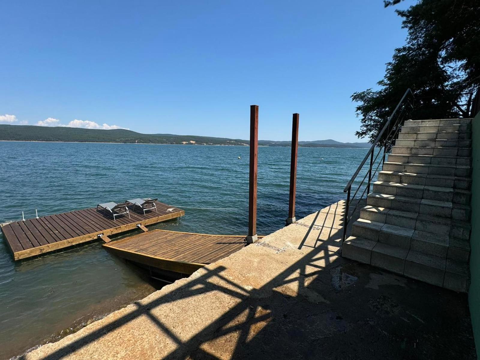 Villa Iskar Lake Residence By Bookvillabg Shtarkelovo Gnezdo Екстериор снимка