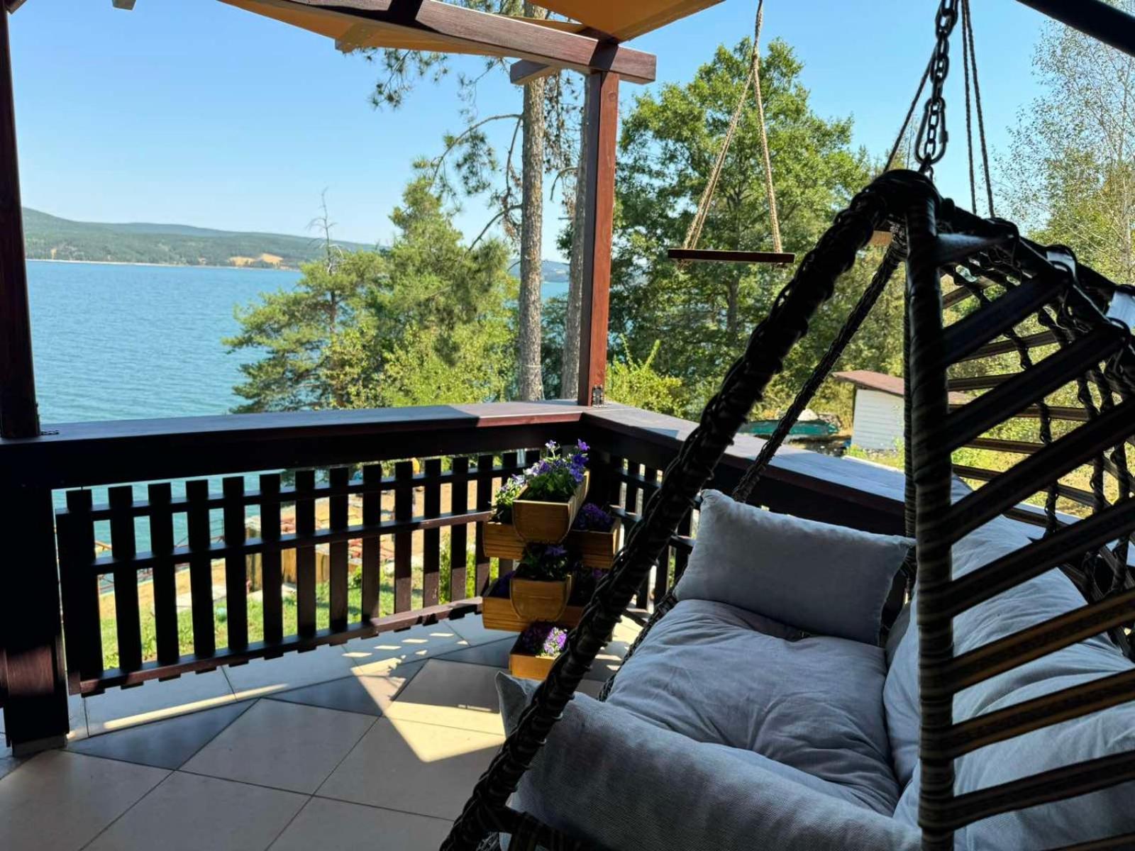 Villa Iskar Lake Residence By Bookvillabg Shtarkelovo Gnezdo Екстериор снимка
