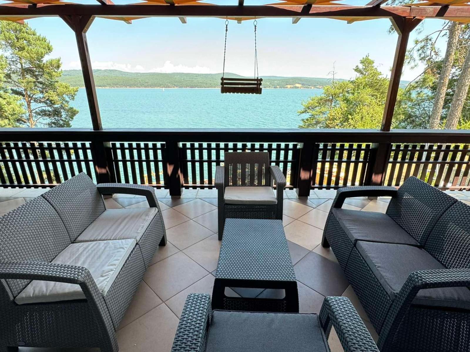 Villa Iskar Lake Residence By Bookvillabg Shtarkelovo Gnezdo Екстериор снимка