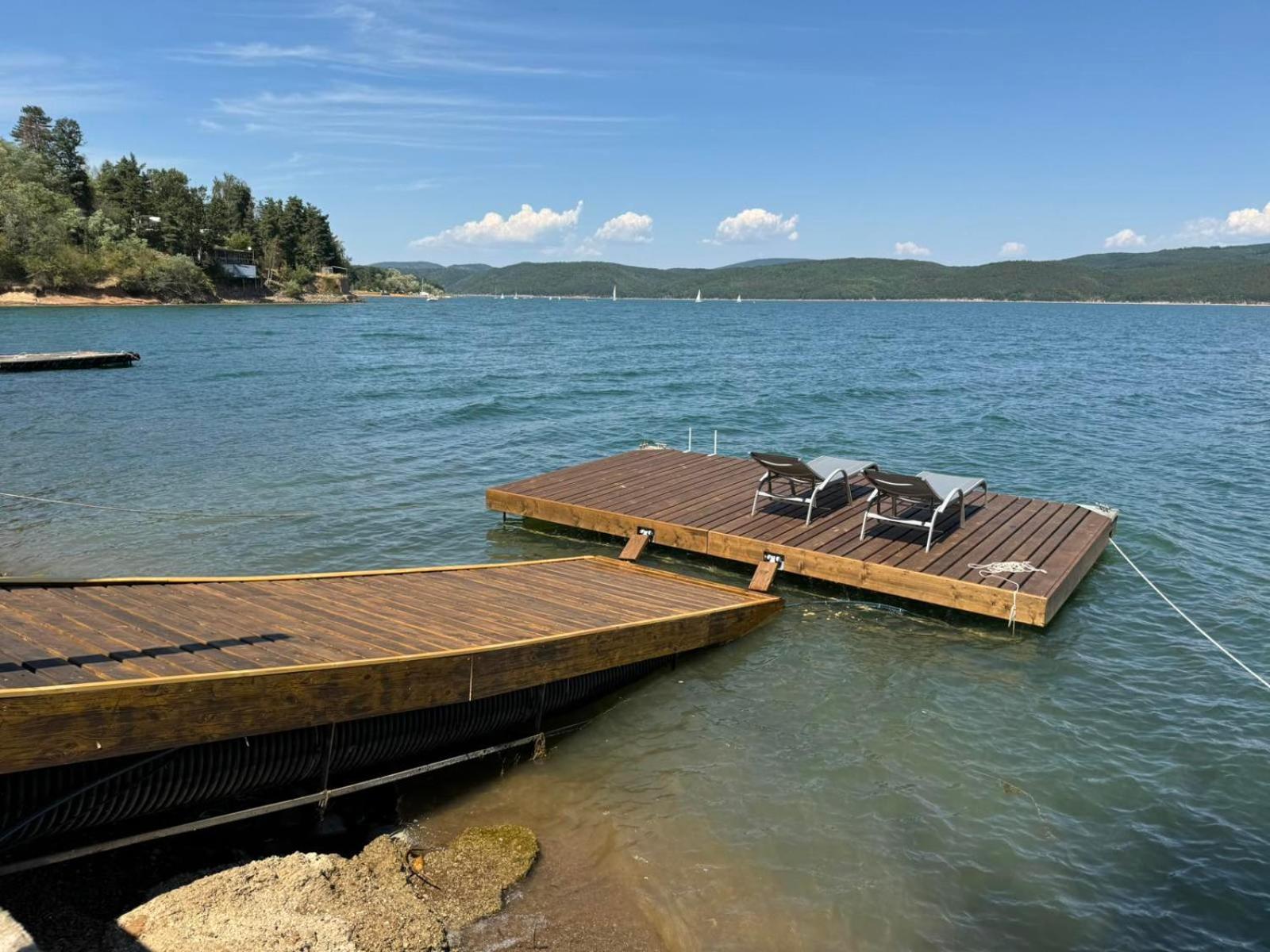 Villa Iskar Lake Residence By Bookvillabg Shtarkelovo Gnezdo Екстериор снимка