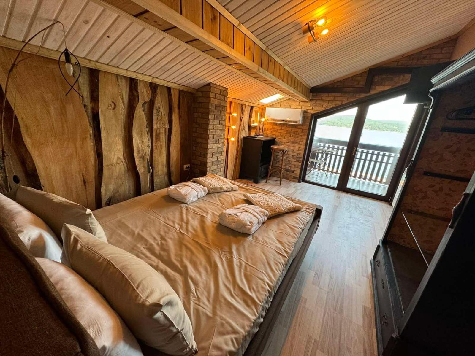 Villa Iskar Lake Residence By Bookvillabg Shtarkelovo Gnezdo Екстериор снимка