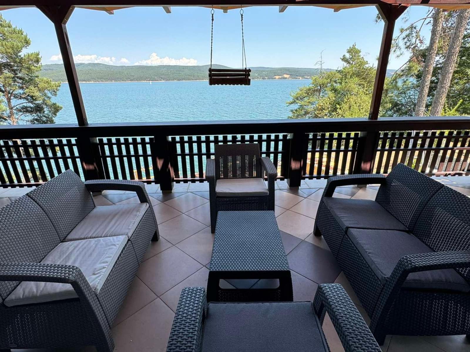 Villa Iskar Lake Residence By Bookvillabg Shtarkelovo Gnezdo Екстериор снимка