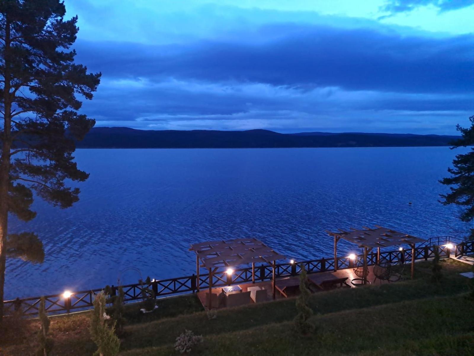 Villa Iskar Lake Residence By Bookvillabg Shtarkelovo Gnezdo Екстериор снимка