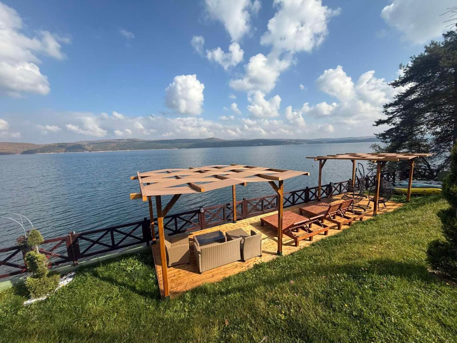 Villa Iskar Lake Residence By Bookvillabg Shtarkelovo Gnezdo Екстериор снимка